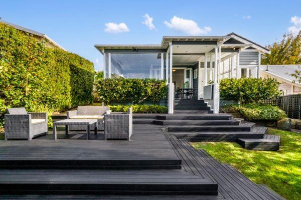 Outdoor Living At Its Finest Bed & Breakfast Auckland